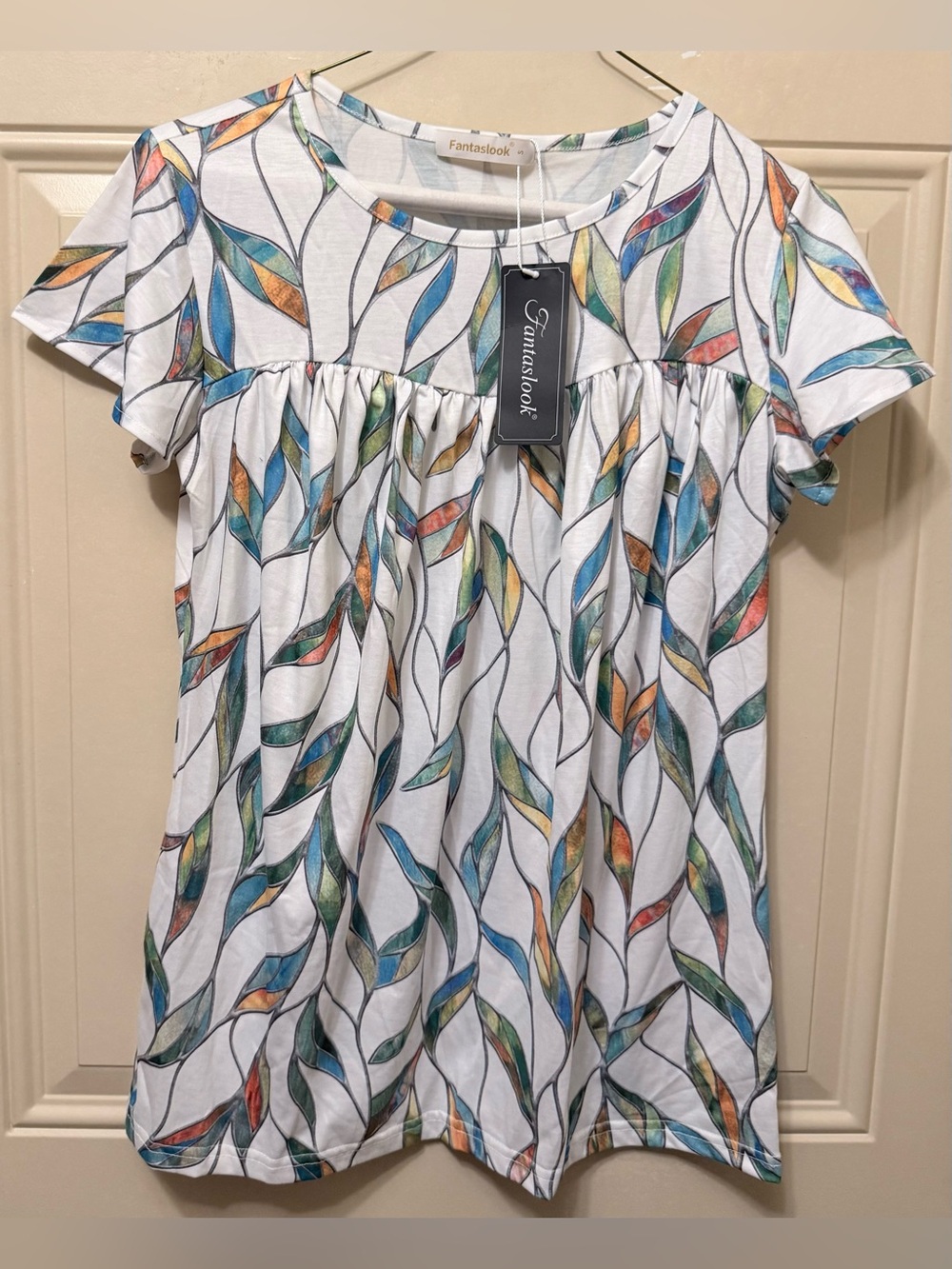 Fantaslook Pullover Blouse in White with a Stained Glass Look Leaf Design Size S
